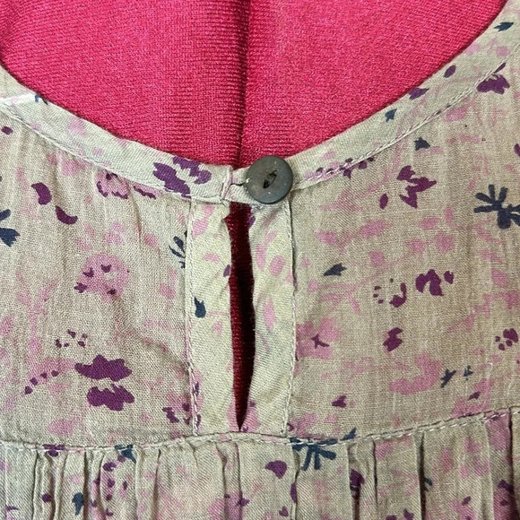 Crazy Doll sleeveless blouse with yoke, button closure, allover floral pattern - Picture 3 of 6